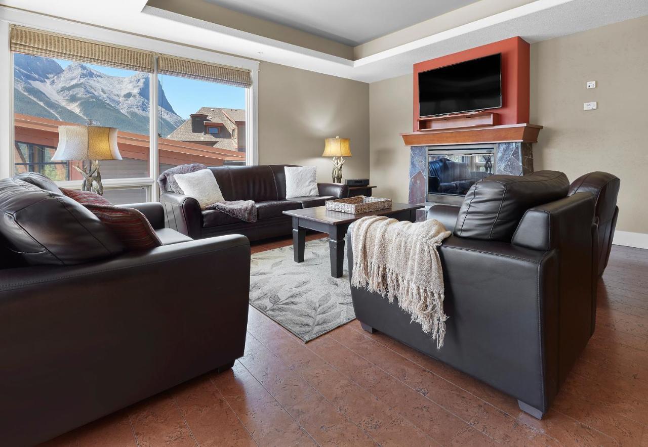 Sunset Ridge - Luxurious Corner Condo - Spectacular Mt Views With Open Pool! Canmore Exterior photo