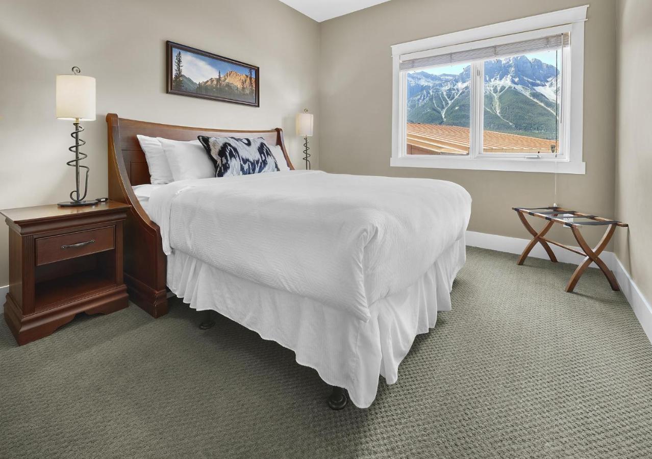 Sunset Ridge - Luxurious Corner Condo - Spectacular Mt Views With Open Pool! Canmore Exterior photo