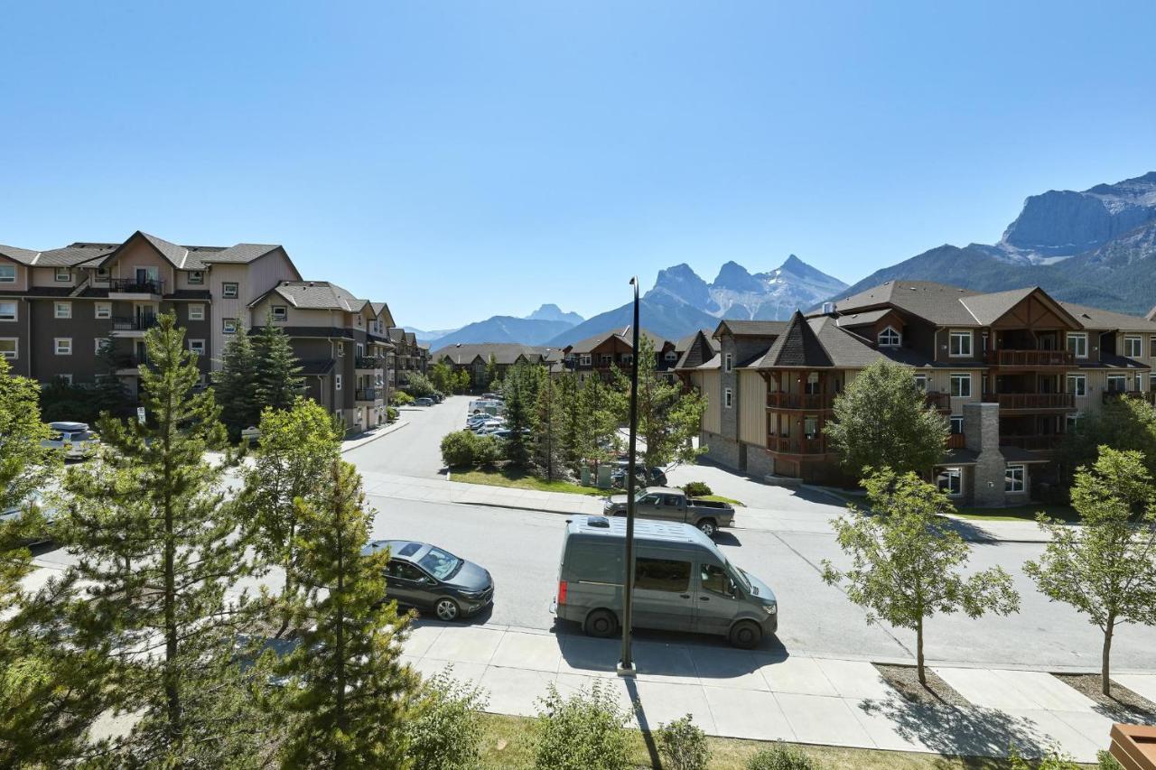 Sunset Ridge - Luxurious Corner Condo - Spectacular Mt Views With Open Pool! Canmore Exterior photo